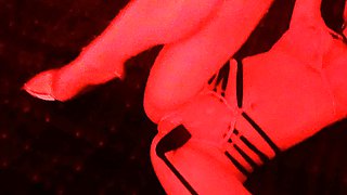 Brunette amateur webcam babe pleases pussy