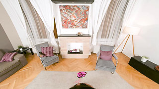 Hottie Gives Dude a Welcoming Orgasm