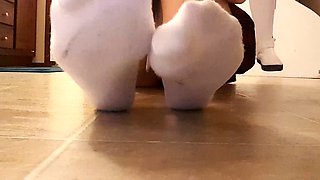 Amateur Foot Fetish Girlfriend Sucks and gives a Footjob