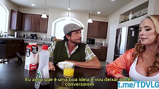 Enteado pegando delivers passionate avo junto com vo office