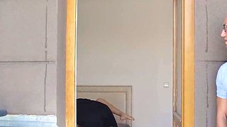 Sexy black-haired performs heavy gargle for her daddy
