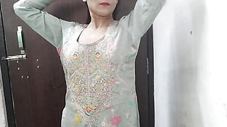 Bhabhi ko josh me aane ke baad chod kar paani nikala