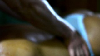 A stranger gives me a massage with a happy ending - Mariana