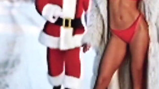 Wonder Sexy MILF Walking Outdoor