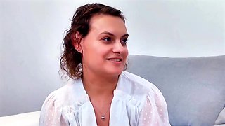 Pam takes the sun in Nîmes! - Jacquie et Michel TV