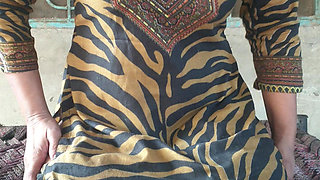 Simgle house wife pakistan having fun in solo