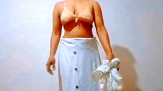 Sri Lankan sexy girl boobs video. Beautiful figure showing sexy women. Housewife sexy video.hot girl . Asiyan Hot and sexy women