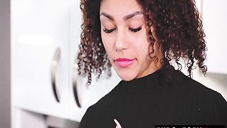 Naomie Stark likes intensive face fucking with a horny Tyler Drake