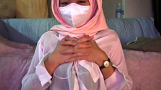 A Cute Petite Hijabi Doing Porn