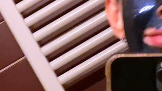Masturbating amateur cums after solo fun