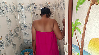 Housewife Real Bathing