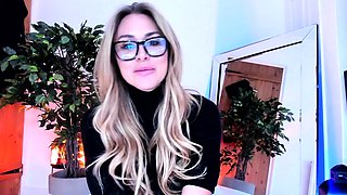 Horny Webcam Babe Solo Masturbation
