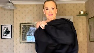 Cumshot amateur MILF suck and jerks dude in the bedroom