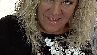 BBW Mature Fucks Her Hairy Cunt with a Cooking Spoon