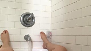 Sexy hottie Anetta Keys enjoys a solo toy masturbation