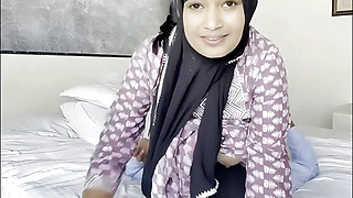 Indian Hijabi Khatoon Girl Fatima First time Sex in hotel to make her Boyfriend happy