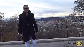 Hunt4k. a la pelirroja le gusta dar sexo por dinero frente a su novio