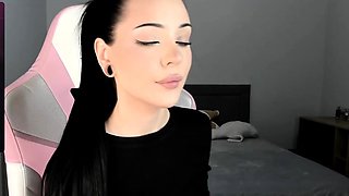 Brunette Couch Webcam Solo Fun Masturbating