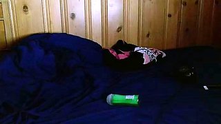 Fisting fetish babe solo fist fucking in the bedroom