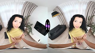 Mini Mitzi’s virtual reality experience is damn hot!