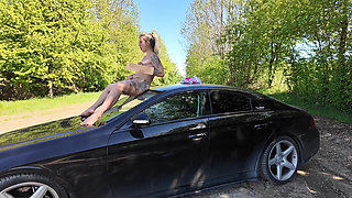 Little slut squirts from car roof