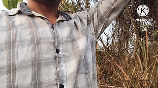 Jungle ghumne ke liye gaya hai