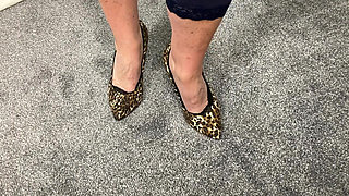 Mrs Mature Feet Allows Her Footboy to Remove Her Shoes and Stinky Sockets