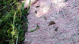 The brother-in-law thinks of sucking the cock in the mouth of the wheat field and hitting the ass of the outside brother-in-law.