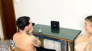 O amigo do meu namorado veio para casa e me comeu