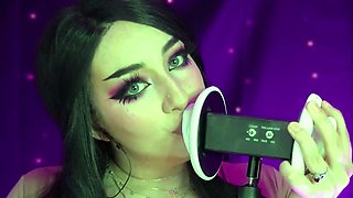 Amateur brunette double toying on webcam