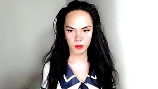 Nerdy amateur british teen babe masturbates