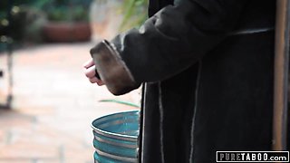 Victoria Voxxx captivates with daring passion in thrilling Latina blackmail play