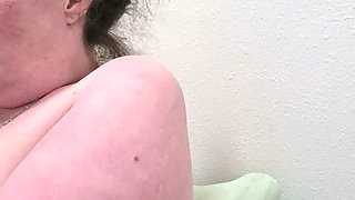 Cripplefreak4u up Close Face While Using Fucking Machine for the First Time