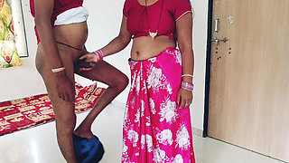Gas Cylinder Delivery Boy Sexes Rhea Bhabhi in Desi Style