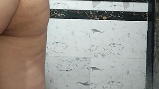Priya Bhabi Hot Body Show