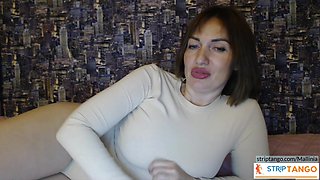 Mallinia Erotic display at stripTango