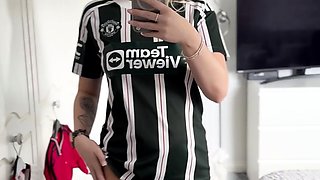 Blonde solo jerking off