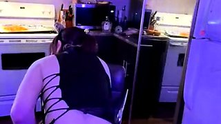 Naked amateur webcam girl fingering her pussy live on camera