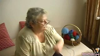 OmaHotel Two very old and very fat grannies