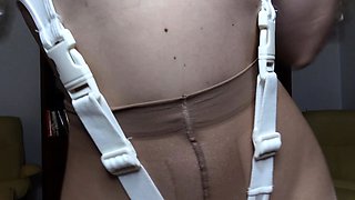 AMATEUR SOLO FEMALE MASTURBATION