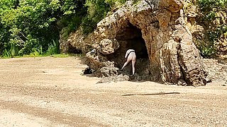 The girl dared to run naked on the beach and show her ass