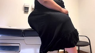 Webcam fat bbw woman plays her amazing tiny pussy