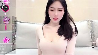 Japanese office babe Anna Yumisaki masturbates