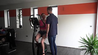 Teen blowjob and hardcore fun