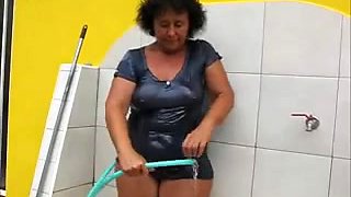 Brazilian Grannyshower Outside