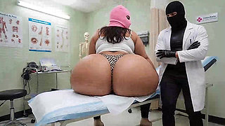 Masked Doctor Gives Perverted Oil Butt Massage to BBW Patient