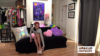 BTS - Alexis Tae Shows Off Her Beautiful Ass In A Photo Session!