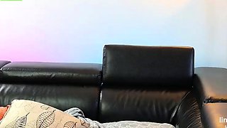 Amateur webcam girl masturbate big dildo