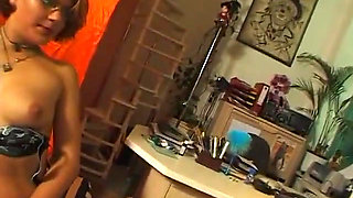 Brunette slut is rubbing  her snatch at the casting