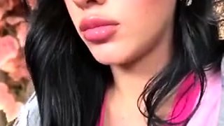Brunette solo masturbation on webcam
